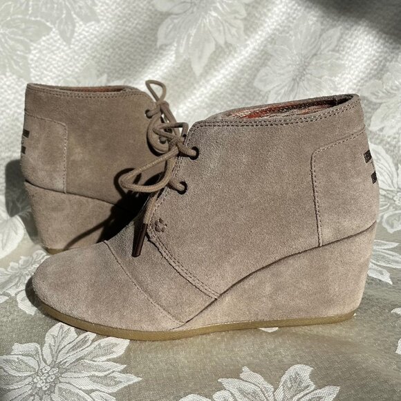 TOMS Suede Leather Wedge Booties Lace Up Boots Shoes 6.5 - Picture 16 of 16